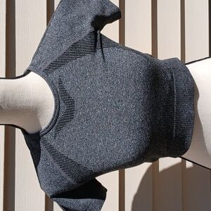 Gray crop top size medium